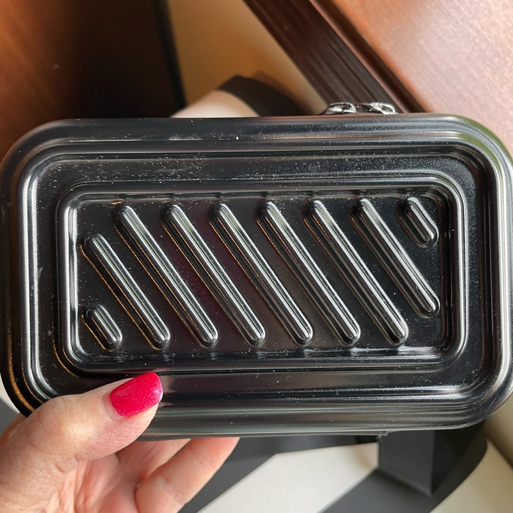 Black Rectangular Clutch
Zara